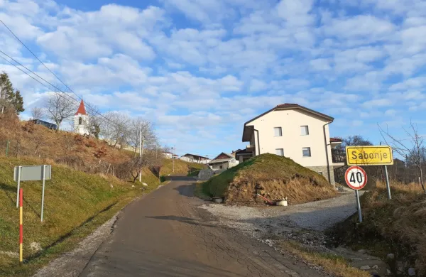 Z občinsko pomočjo so v Sabonjah dobili urejeno cesto.