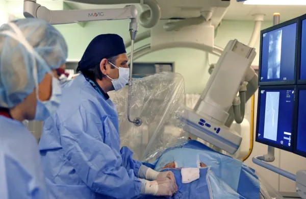 Vsak dan epidemije se vrstijo nova prenaročanja ne nujnih 
operacij in drugih posegov ter pregledov, ki jih bo za vsak dan  
trajanja epidemije teže nadomestiti.