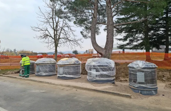  Kar 70 odstotkov prostornine novih zabojnikov je pod zemljo.