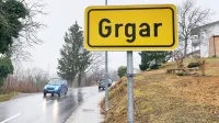  48-letni domačin je v središču Grgarja sovaščana laže ranil z 
nožem, preiskovalci primer preiskujejo kot poskus uboja. 