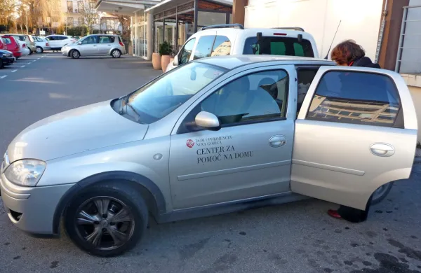 Z dodatnimi oskrbovalkami bodo skrajšali vrsto za pomoč na 
domu. V novogoriški občini se bodo cene za uporabnike zvišale.