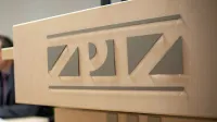 

Če bo vladni predlog poenostavitve postopka upokojevanja 
sprejet, bo delodajalec lahko delavca napotil na ZPIZ brez 
njegovega soglasja.