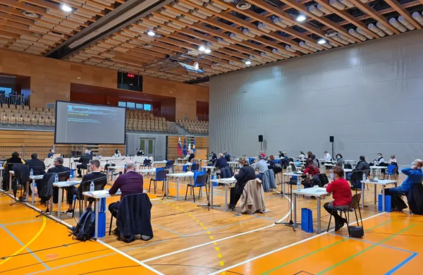 Današnja proračunska seja občinskega sveta je potekala v telovadnici OŠ Koper.