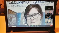 Kosovelov dom je nekatere svoje kulturne vsebine preselil na 
splet; tudi projekt Beremo in gledamo, v katerem se pogovarjajo o  
filmih in ekranizaciji literarnih del.  