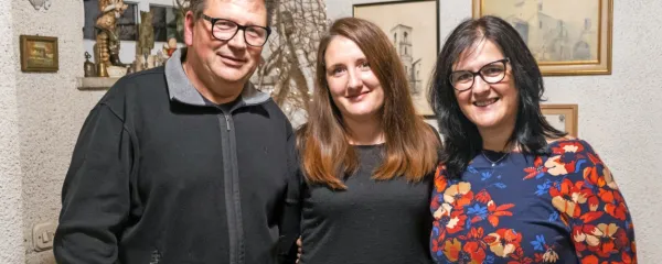 Martin in Tatjana Čotar s hčerko Enejo danes, 30 let kasneje, ko bi lahko bilo marsikaj tudi bolje, a verjameta v to, da še bo.