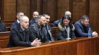 Dejan Šurbek (prvi z leve) in trije romunski državljani (med njimi 
je sodna prevajalka) so bili tako kot tudi Jože Kojc in Vesna 
Ternovec od januarja 2019 do februarja 2020 v priporu.