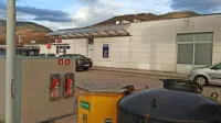 Pri bankomatu na Vojkovi cesti se je po besednem sporu vnel še 
pretep, nasilneža sta napadla  mamo in hčerko.
