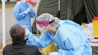 Hitro testiranje je koristen ukrep, saj razmeroma veliko število 
asimptomatskih obolelih sploh ne ve, da so okuženi s covidom-19.