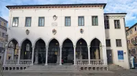 V koprski občini napovedujejo, da bodo na svoje stroške obnovili  
instalacije v kavarni Loggia.