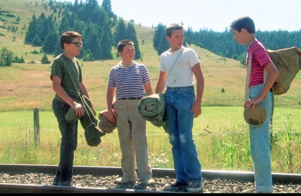 Po noveli Truplo je režiser Rob Reiner leta 1986 posnel uspešnico  Stand By Me (Ostani z menoj). 