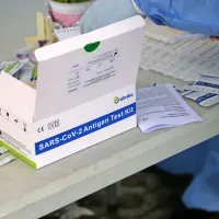 Na ugotovitve, ali in koliko so kupljeni hitri antigenski testi 
kakovostni in primerni za uporabo, bo treba počakati do konca 
izrednega strokovnega nadzora JAZMP. 