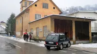 Opuščeni gasilski dom bodo statično sanirali, preureditev v 
turistični center pa bo zaradi nujnejših nalog morala počakati.