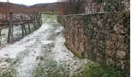 Skupaj s številnimi drugimi so ukinili tudi javno pot na odseku v 
Štorjah, s čimer pa se krajevna skupnost in večina lastnikov 
zemljišč ne strinja. 