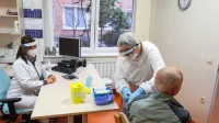 Med oskrbovanci  primorskih DSO je odziv na cepljenje proti covidu-19 visok. 