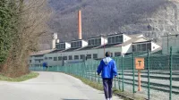  Družba Salonit Anhovo je bila ena od najpomembnejših nebančnih financerjev menedžerskega prevzema Merkurja.