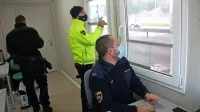 Policijski sindikat Slovenije je  stavko, ki je bila povod za ministrovo objavo plač v policiji,  začel na Fernetičih.