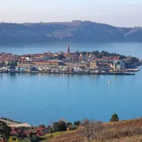 ... in daleč, od koder se vidi njegova izjemnost. 
