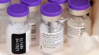 Edina realna rešitev za končanje epidemije je cepivo zoper 
covid-19. Hitreje kot bodo odobrena posamezna cepiva, več ljudi 
bo cepljenih. 