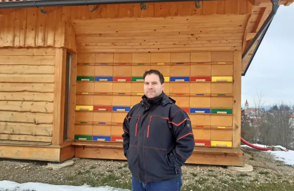 Gregor Slavec s Kmetije Slavec v Knežaku  bo s pomočjo sofinanciranja LAS-a uredil distribucijski center za lokalne pridelke.