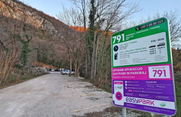 Po novem je parkiranje  na območju plezališča Mišja peč v Ospu 
plačljivo.