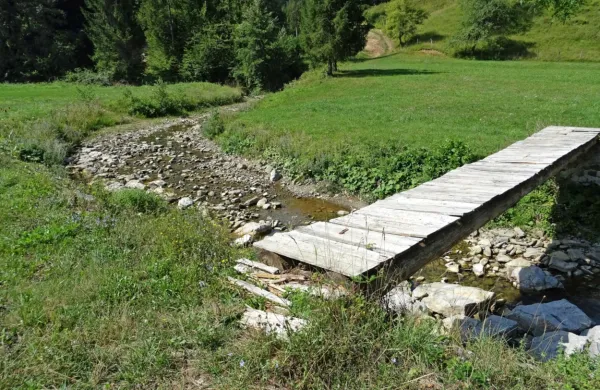 Stroka je včeraj opozorila tudi, da država načrtuje akumulacijo 
Padež, ne da bi preučila druge, do narave manj agresivne, pa tudi 
cenejše in hitrejše  možnosti  dodatnega vira vode za Istro.