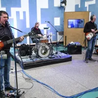 Letošnjo, epidemiološkim razmeram prilagojeno, razglasitev 
Osebnost Primorske je  iz studia Hendrix z glasbo pospremil Ivo 
Tull trio.