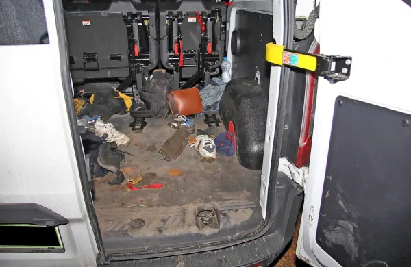 Ukrajinec je s kombijem nameraval v Italijo peljati 19 prebežnikov, 
par pa je septembra  v avto poleg  voznikovega brata  sprejel še 
migrantki iz Turčije (fotografija je simbolična).   