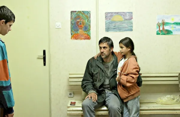  Za nagrado se bo na festivalu  potegoval tudi Oče, film Srdana 
Golubovića, dobitnika  nagrade Darko Bratina  na goriškem festivalu Poklon viziji. 