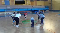 Učenci iz oddelka s prilagojenim programom OŠ Danila Lokarja  
Ajdovščina med športno vzgojo.  