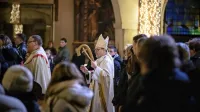Po odstopu škofov Antona Stresa in Marjana Turnška je sanacijo 
mariborske škofije prevzel jezuit Alojzij Cvikl. Dve leti pozneje ga 
je Vatikan imenoval za novega mariborskega nadškofa.