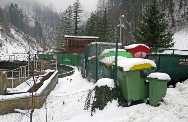 Občino Cerkno čaka zakonita ureditev premajhnega zbirnega centra odpadkov, občane pa zaradi 
zadrževanja cen njihovega odvoza znatna podražitev.