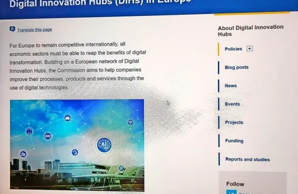 Digitalizacija je orodje, ki  časovno in stroškovno olajša dostop do 
storitev.
