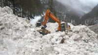 Danes so se sredi dneva prebili skozi plaz med Klužami in Log pod 
Mangartom  povezali z Bovcem.