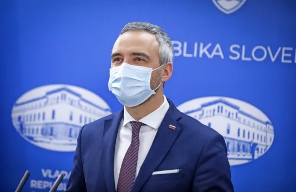 Minister Janez Cigler Kralj zavrača očitke iz interpelacije in ne 
namerava odstopiti. 