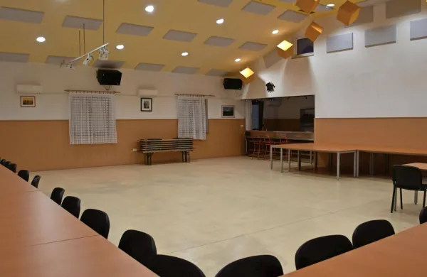 V Prostovoljnem gasilskem društvu Dol so uredili večnamensko 
sobo, ki je namenjena predvsem mladim.
