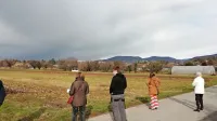 Pobuda, da bi njive južno od gasilskega doma v Šempetru prekril 
supermarket z velikim parkiriščem, je dvignila na noge domačine.