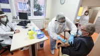Okužba z virusom sars-covid-2 se je v Obalnem domu upokojencev razširila še preden je cepivo 
začelo delovati.
