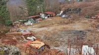 V starem kamnolomu v Baču pri Materiji najemnik občinskega zemljišča odlaga različne vrste gradbenega in drugega  materiala, kar 
je pod lupo vzela okoljska inšpekcija.

