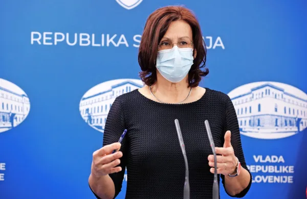 Tjaša Žohar Čretnik, direktorica NLZOH, ocenjuje, da je bilo 
vnosov angleške različice virusa v Slovenijo več.