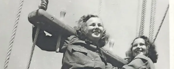 Sava in Jolanda poleti leta 1948 na šolski ladji Viševica, na kateri 
so dijaki imeli enomesečni praktični pouk in pluli vzdolž jugoslovanske obale vse do Kotorja.