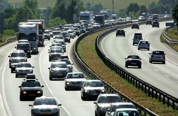 Poleg energetike in industrije največji izziv za razogljičenje 
predstavlja sektor prometa.