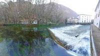 Direkcija za vode bo obnovila jez v Podskali, sanirala podporne zidove ter  iz struge odstranila naplavine in zarast. 