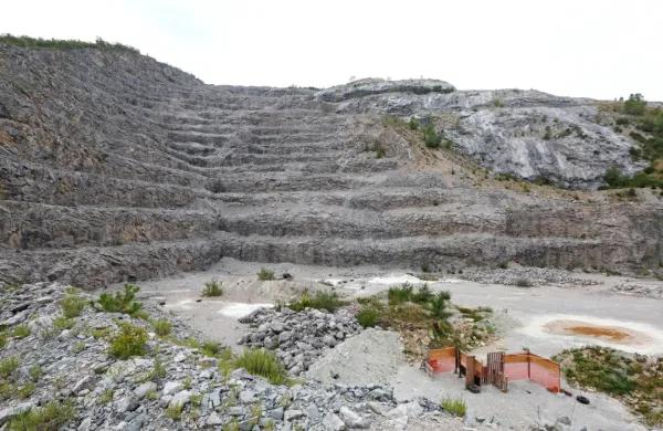 Civilna iniciativa krajanov in okoljsko društvo Alpe Adria Green
nasprotujejo načrtom v kamnolomu Griža, kjer bi podjetje VOC
Ekologija še 15 let izkoriščalo prostor.