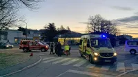 Prometna nesreča, v kateri je voznik zbil pešakinjo, je pretresla 
predvsem prebivalce Žnidarčičeve ulice, ki že dolgo opozarjajo na 
njeno preobremenjenost. 