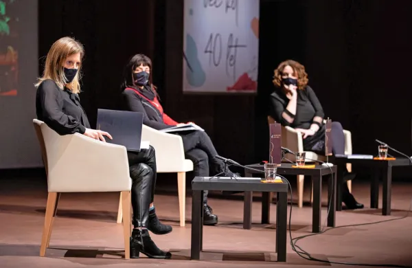 V pogovoru, ki so ga prenašali prek spleta, so zbornik predstavile 
(z leve) Metka Sulič, Tatjana Gregorič in Pavla Jarc.
