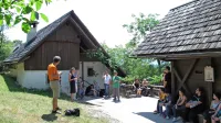 Finžgarjeva rojstna hiša v  Doslovčah, nedaleč od Prešernove Vrbe, 
je urejena v muzej, posvečen tako  pisateljevemu življenju in  delu 
kakor  gradbeni in bivalni kulturi kajžarske družine konec 19. 
stoletja na Gorenjskem.