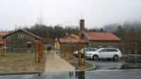 Občina je obnovila stavbi črpalke in čuvajnice, ob njiju pa uredila parkirišče in okolico.