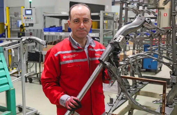 Direktor družbe AK Automotive Bülent Goral  za letos načrtuje 
trikrat več prihodkov kot lani.