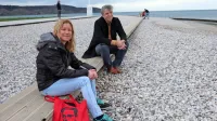 Prevajalka  Špela Žakelj in založnik Vlado Grlica sta se srečala v 
Izoli, kjer ona prevaja in kamor se on pogosto  vrača domov.