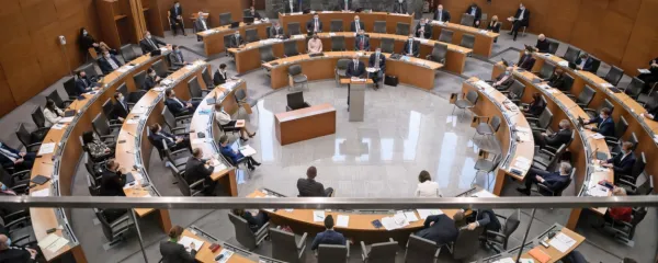 Po neuspelem poskusu konstruktivne nezaupnice bodo pred 
poslanci kmalu razprave in glasovanja o interpelaciji o delu 
ministrov.